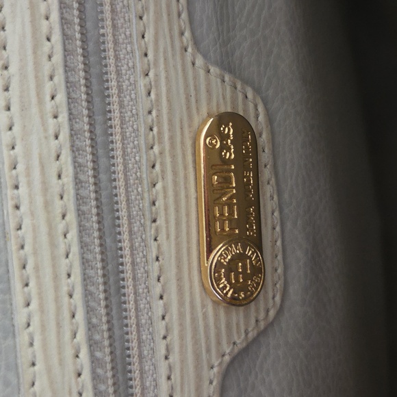 Vintage Fendi Epi Cream Shoulder Crossbody bag with adjustable strap. - Picture 14 of 16